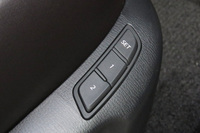 運転席パワーシートのメモリー機能には、「アクティブ・ドライビング・ディスプレイ」の角度や明るさ、カーナビの表示設定なども登録できるようになった。