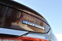 グレードは「HYBRID DX」「HYBRID LX」「HYBRID EX」の3種類。それぞれにFFのほか4WDが設定される。価格は195万～240万9800円。