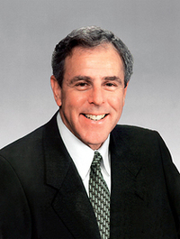 北米トヨタからクライスラーに移籍する、ジム・プレス氏。（写真＝クライスラー）