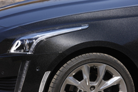 車体色は写真の「ブラックダイヤモンド」のほか、「ホワイトダイヤモンド」「レッドオブセッション」「ラジアントシルバー」「セーブルブラック」の5色が用意される。
    