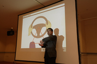 BMWドライビングトレーニングでチーフインストラクターを務める、こもだきよしさん。
	 