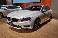 「ボルボS60 D4 R-DESIGN」
    