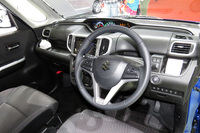 「ソリオ ハイブリッド」のインストゥルメントパネルまわり。