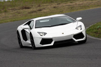 フラッグシップモデル「アヴェンタドール」。公表データは0-100km/h加速2.9秒、最高速350km/hという、まさにスーパーな数字が並ぶ。