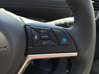 操作は簡単。ステアリングホイール右スポーク部にある「PILOT」「SET」「RES（RESUME）」、3つのスイッチを押すだけ。