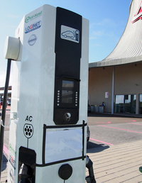 市街地はともかく、サービスエリアなどでは「故障中」の張り紙も、何度となく目にした。インフラ整備維持体制がEV普及の鍵を握ることは確かだろう。