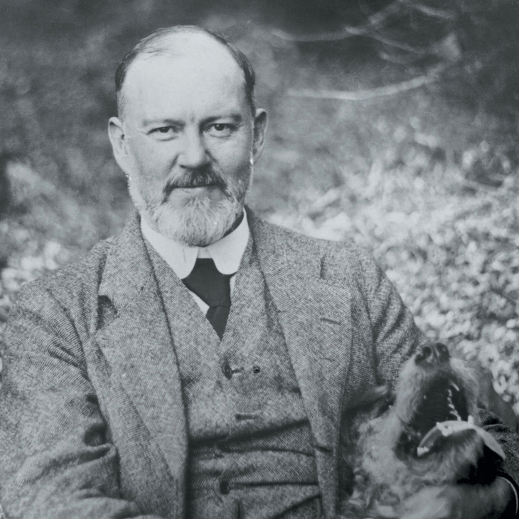 フレデリック・ヘンリー・ロイス（1863-1933）。苦学の果てにエンジニアとして身を立てた努力の人で、完璧な品質の製品を送り出すことに心血を注いだ。