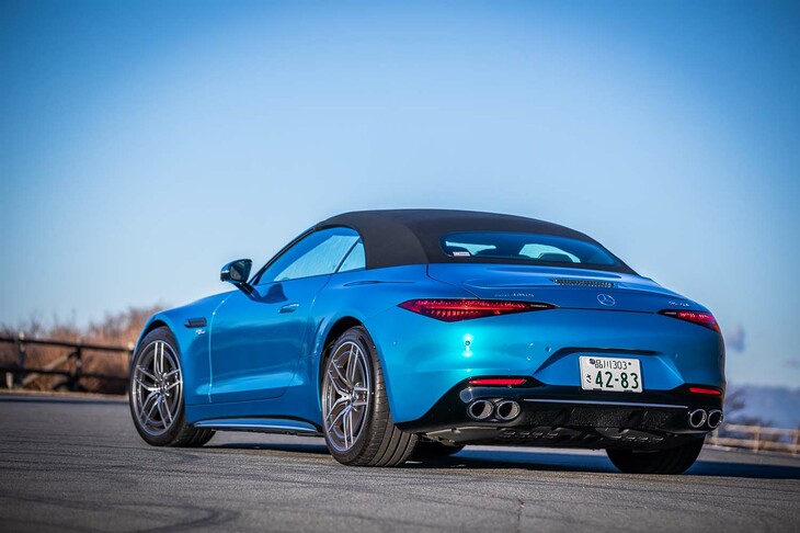 ソフトトップのカラーは写真のブラックのほか、レッド、グレーが選択できる。