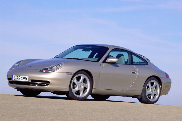 筆者が“おっさんポルシェ”と呼ぶ996型「ポルシェ911カレラ」。991型への愛が芽生えたのも、このクルマがきっかけだった。