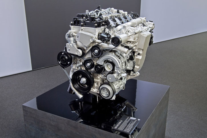 スカイアクティブXでは、現行のスカイアクティブG（ガソリンエンジン）と比較して、全域で見れば10％以上、最大30％におよぶトルクの向上を実現しているという。