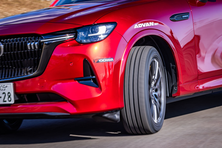 「アドバンV61」は、すでにマツダの「CX-60」や「CX-80」、「レクサスRX」といったプレミアムSUVのほか、「トヨタbZ4X」や「スバル・ソルテラ」といったBEVおよびPHEV向け新車装着用タイヤとして認定され、2022年5月から各社に納入が行われている。