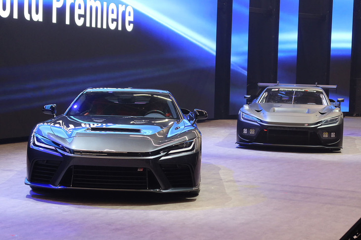 トヨタGR GT（写真左手前）とGR GT3（同右奥）