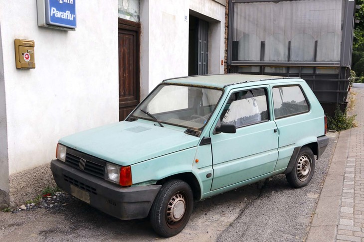 アレッサンドロおじさんの足グルマは「フィアット・パンダ900 i.e.」（1997年）。