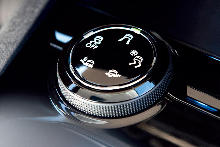 「アドバンストグリップコントロール」の操作ダイヤル。