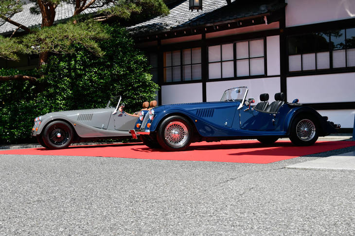 モーガンカーズ・ジャパンの発足記念イベント「MORGAN CARS JAPAN INTRODUCING」の会場に展示された、2台の「モーガン4/4」。