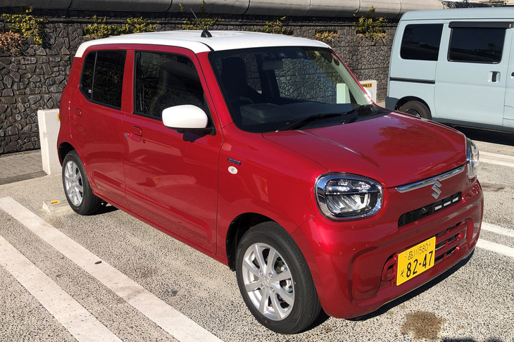 白内障手術から2日後、視力点検を兼ねて首都高を新型「スズキ・アルト ハイブリッド」で試走。最高出力36PSを誇るセクシージャンボことわが「ハイゼット トラック ジャンボ」よりもパワフルな49PS＋2.6PS（モーター）の走りを味わった。