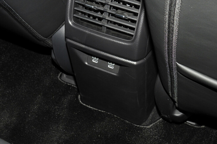 ホンダ・インサイト（USB Type-Cポート）