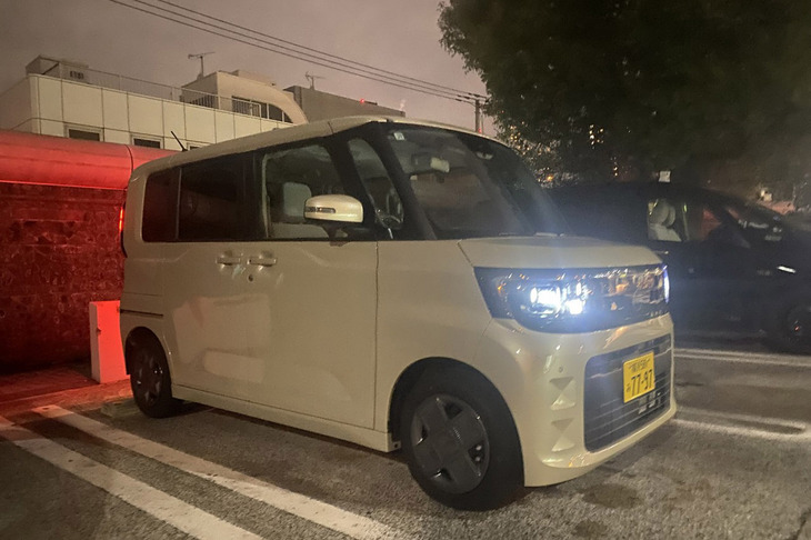 ノンターボの「ルークスX」と「ルークス ハイウェイスターGターボ」とのFF車同士で価格を比較すると、その差は約42万円である。決して小さなものではないが、どうせ購入するのなら「プロパイロット」も付けて、総額約300万円コースでいってほしい。満足感は高いはずだ。