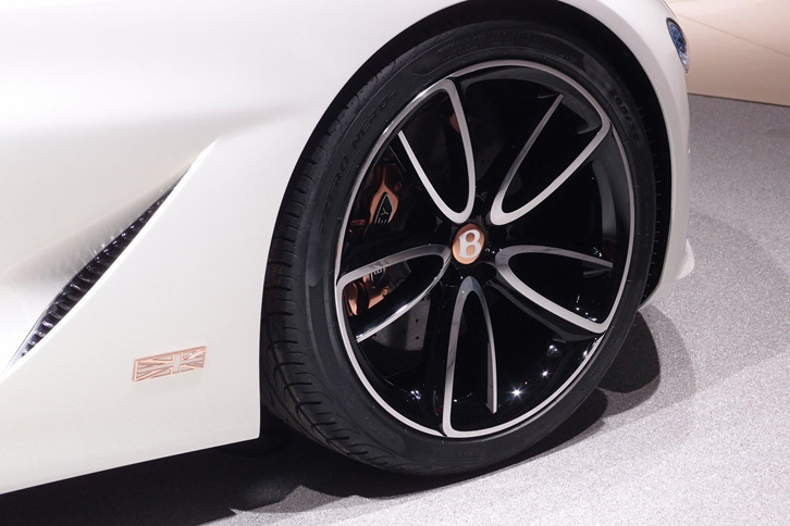 ベントレーEXP 12 スピード6e