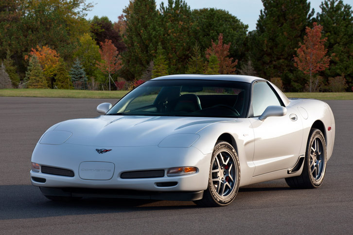 私がネットで物色していたこの2カ月の間に、某中古車情報サイトに掲載された初代「バイパー」のクーペは、通算でわずか3物件。同世代のアメリカンスポーツ「C5コルベット」のクーペは、常時40件はヒットしていたというのに……。