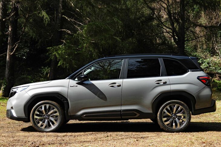 スバル・フォレスター プレミアムS：HEV EX（サイド）