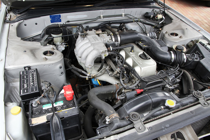 イベントの発起人である野村氏が縁あって数年前に手に入れたという1992年「スカイライン2000GTE」のRB20Eエンジン。シンプルな自然吸気SOHCだが、彼自身がかつて新車で購入して乗っていた「2000GTS」のRB20DE（DOHC）に比べ、鼻先が軽い分ハンドリングはいっそう軽快とのこと。