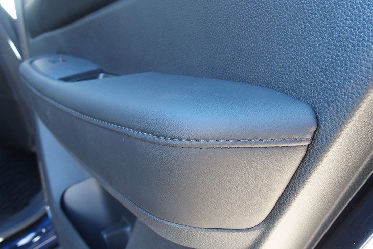 ホンダWR-V Z＋ブラックスタイル（ドアアームレスト）