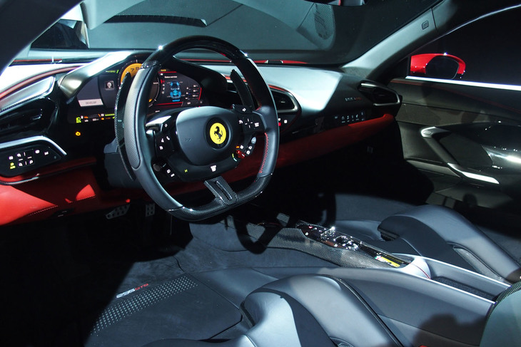 フェラーリ296GTB（インテリア）