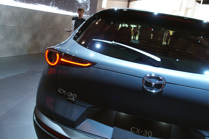 「CX-30」のテールランプ。