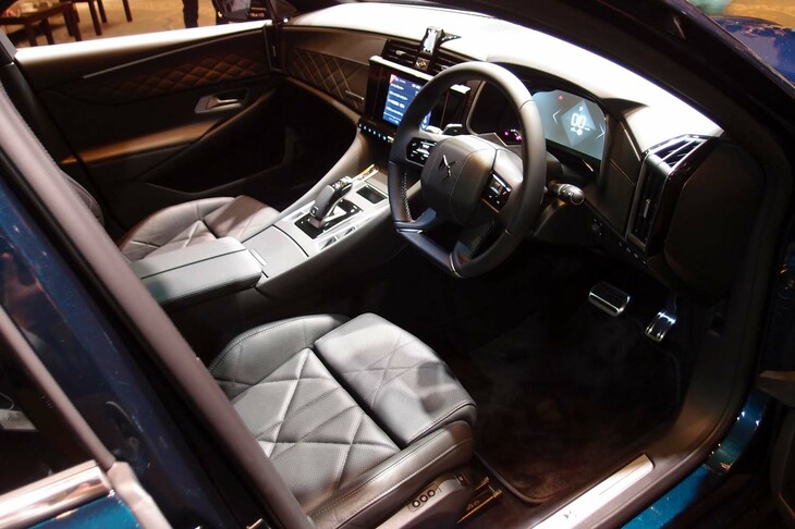 DS 9リヴォリ（インテリア）