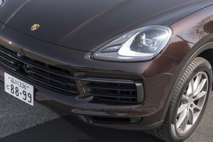 速度や状況に応じて照射範囲を自動で調整するポルシェダイナミックライトシステム（PDLS）付きのLEDヘッドランプは14万8705円のオプション。