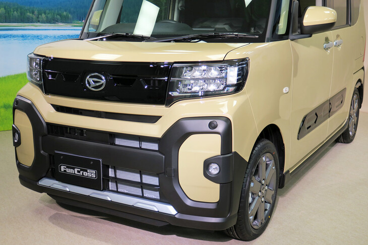 ダイハツ・タント ファンクロス（フロントマスク）