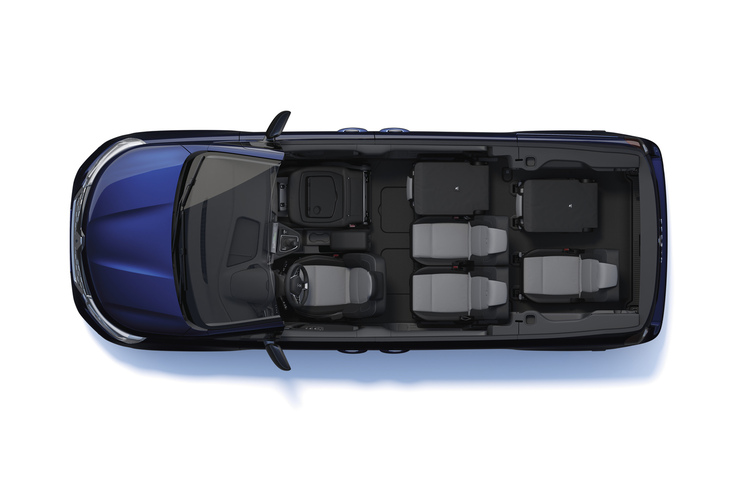 助手席とセカンドシート右側、サードシート右側のバックレストを倒し、長尺物を収容しやすくシートをアレンジした様子。サードシートのレッグルームは164mmで、クラスベストと紹介される。