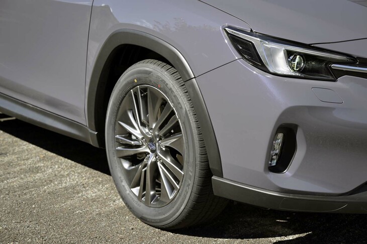 スバル・レヴォーグ レイバック リミテッドEX（タイヤ＆ホイール）