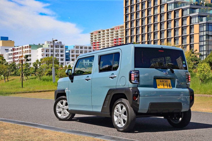 今回は260kmほどの道のりを試乗。燃費は満タン法で17.4km/h、車載の燃費計で15.5km/hリッターを記録した。