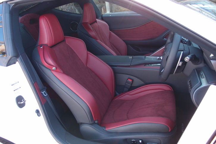 レクサスLC500h（フロントシート）