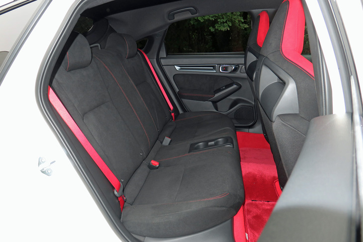 ホンダ・シビック タイプR（リアシート）