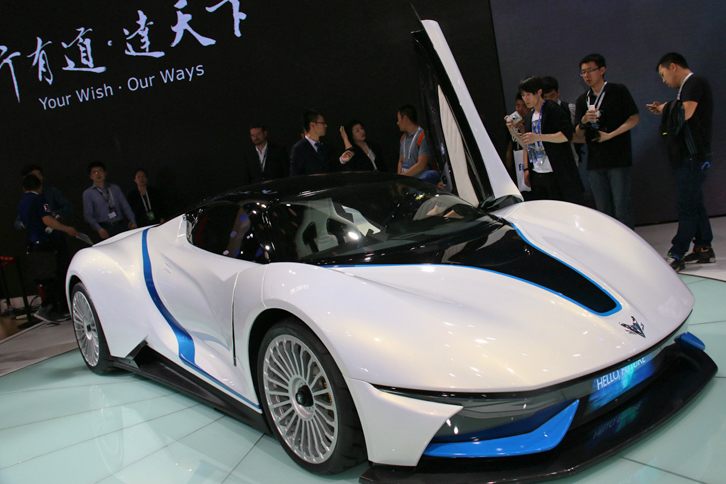 北汽の「アークフォックス-7コンセプト」。0-100km/h加速：3秒、最高速度：260km/hを誇るスーパースポーツEV。バルセロナにある同社のデザインセンターによるコンセプトモデル。