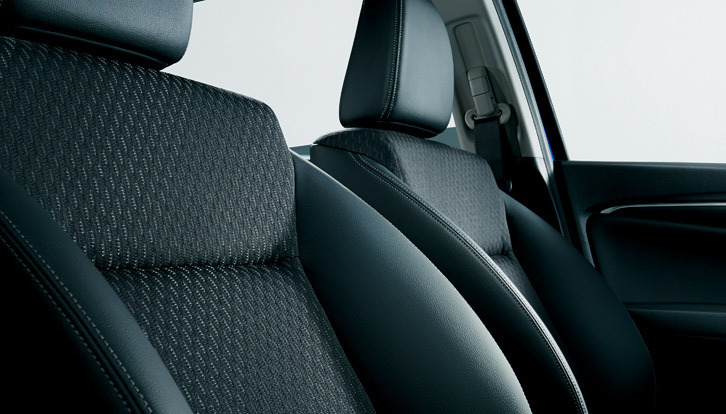 「フィット13G・Lパッケージ ファインエディション」のコンビシート。