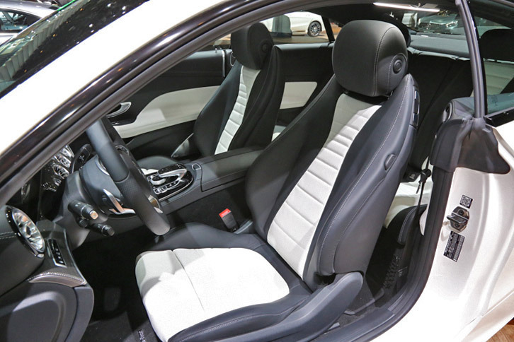 メルセデス・ベンツE400 4MATICクーペ