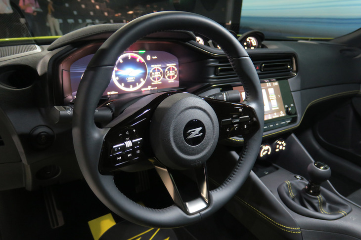 日産フェアレディZ プロトタイプ（ステアリングホイール）