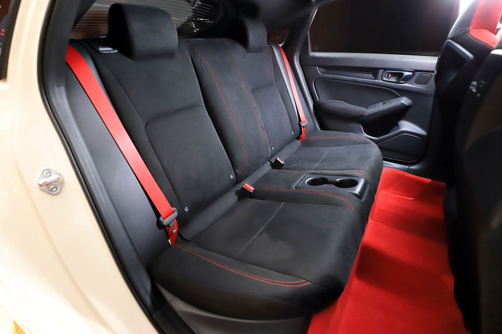 ホンダ・シビック タイプR（リアシート）