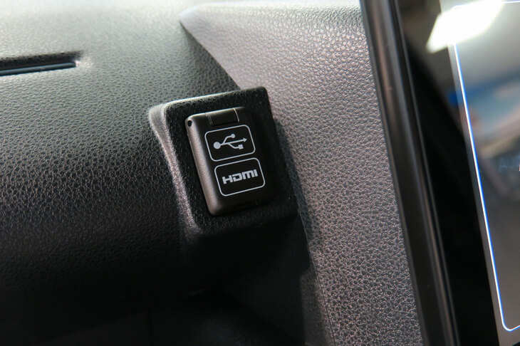 ダイハツ・タント カスタム（HDMIソケット）