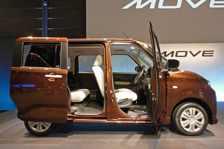 2025年6月の発表会より。リアスライドドアには「RS」では左右両方に電動開閉機構を装備。「G」「X」では左側のみに標準で装備されるが、オプションで右側も電動にできる。