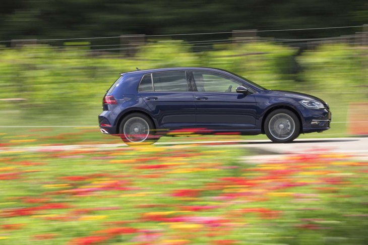 WLTCモードの燃費値は18.9km/リッターで、燃料タンクの容量は53リッター。