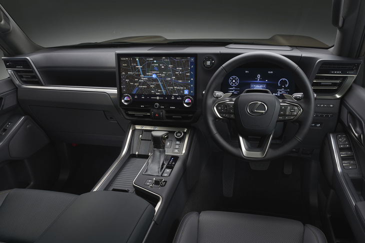 「森の中にたたずむモダンで快適な別荘」をイメージしたというインテリア。インストゥルメントパネルは水平基調のシンプルなデザインでまとめられ、14インチディスプレイを低めに配置するなど、オフロード走行時の視認性にも配慮されている。