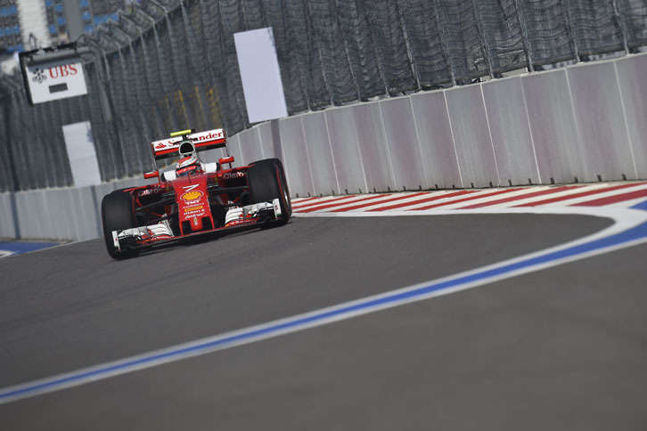 フェラーリのライコネン（写真）は最初のスティントを長めに走り、バルテリ・ボッタスをオーバーカットすることに成功、今季2度目の表彰台となる3位でゴール。しかし予選では4番手タイム（ベッテルのペナルティーで3番グリッド）にとどまるなど、またメルセデスを脅かす存在にはなれなかった。なお、最古参チームのフェラーリにとっては通算700回目のポディウムとなった。（Photo=Ferrari）