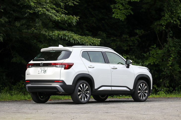 【ホンダWR-V Z＋のスペック】
	ボディーサイズ：全長×全幅×全高＝4325×1790×1650mm／ホイールベース：2650mm／車重：1230kg／駆動方式：FF／エンジン：1.5リッター直4 DOHC 16バルブ／トランスミッション：CVT／最高出力：118PS（87kW）/6600rpm／最大トルク：142N・m（14.5kgf・m）/4300rpm／タイヤ：（前）215/55R17 94V／（後）215/55R17 94V（ブリヂストン・トランザT005A）／燃費：16.2km/リッター（WLTCモード）／価格：248万9300円
	
	【取材時の燃費データ】
	テスト距離：221.4km（市街地1：高速道路7：山岳路2）／使用燃料：17.2リッター（レギュラーガソリン）／参考燃費：12.9km/リッター（満タン法）／13.1km/リッター（車載燃費計計測値）