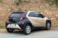 同じく「トヨタ・アイゴX」だが、黒い箇所はこのように汚れが目立つ。