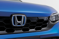 「ホンダ・シビック」にハイブリッドモデル「e：HEV」が登場　2022年7月1日に発売の画像